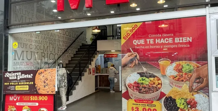 Fachada de MUY 13 - 42