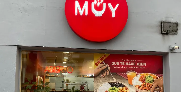 Fachada de MUY 17 - 100