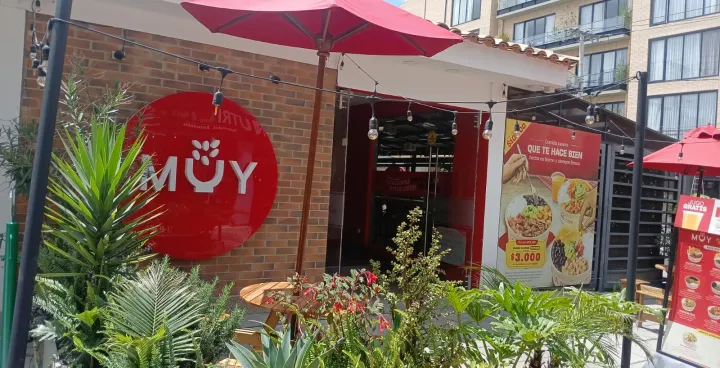 Fachada de MUY Unicentro